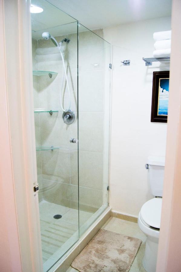 Cancun Beachfront Condo Екстериор снимка