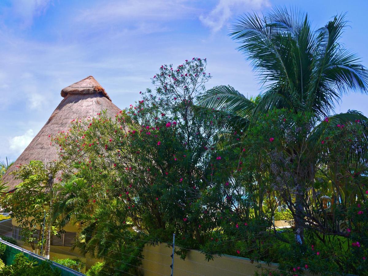 Cancun Beachfront Condo Екстериор снимка