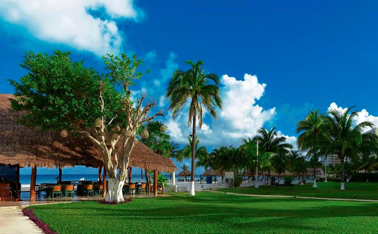 Cancun Beachfront Condo Екстериор снимка