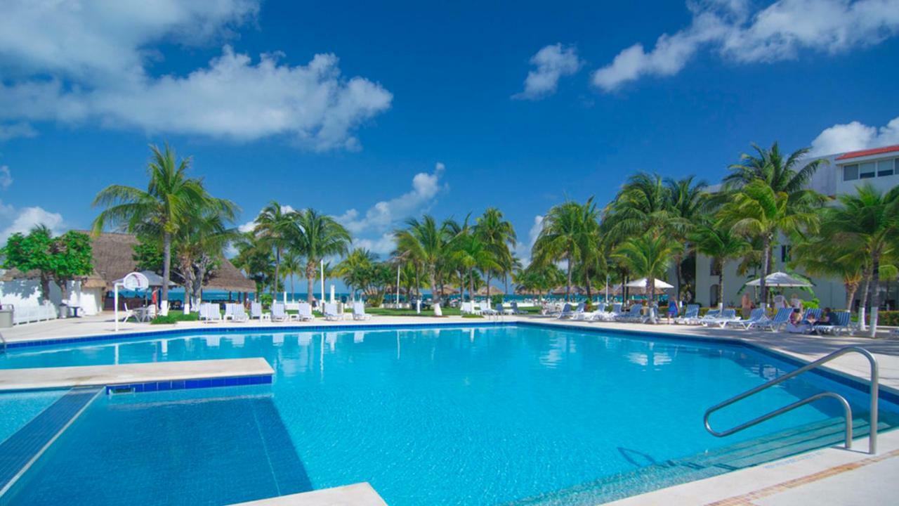 Cancun Beachfront Condo Екстериор снимка