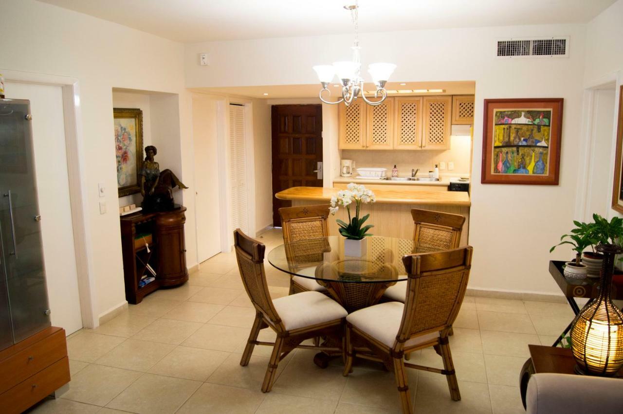 Cancun Beachfront Condo Екстериор снимка